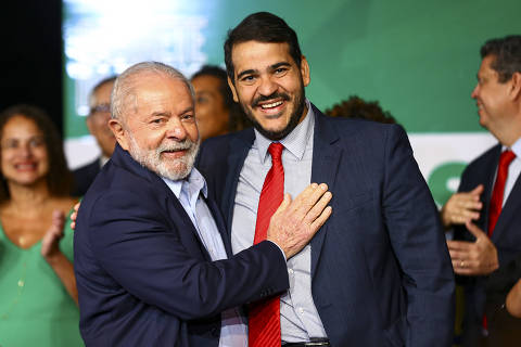 BRASILIA , DF , 22.12.2022 , BRASIL , O presidente eleito, Luiz Inácio Lula da Silva, e o futuro ministro da Advocacia-Geral da União, Jorge Messias, durante anúncio de novos ministros que comporão o governo. Credito Marcelo Camargo / Agência Brasil