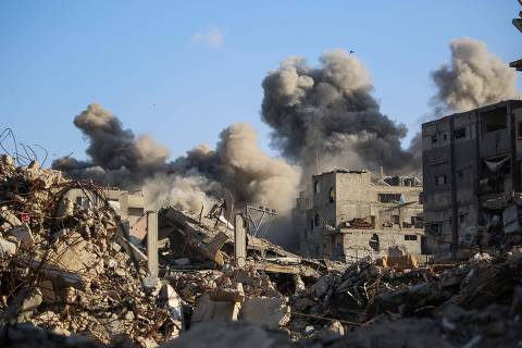 Smoke billows following an Israeli strike that targeted a building in the Bureij camp for Palestinian refugees in the central Gaza Strip on October 19, 2025. Gaza's civil defence agency said a series of Israeli air strikes on October 19 killed at least 11 people across the territory, as Israel and Hamas traded blame for violating a ceasefire. (Photo by Eyad BABA / AFP)