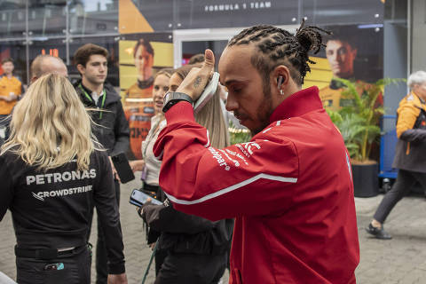 SÃO PAULO, SP, BRASIL, 08-11-2025: O piloto Lewis Hamilton, da escuderia Ferrari, durante corrida Sprint do Grande Prêmio de São Paulo de Formula 1, no autódromo de Interlagos, na zona sul de São Paulo. (Foto: Eduardo Anizelli/Folhapress, ESPORTE)